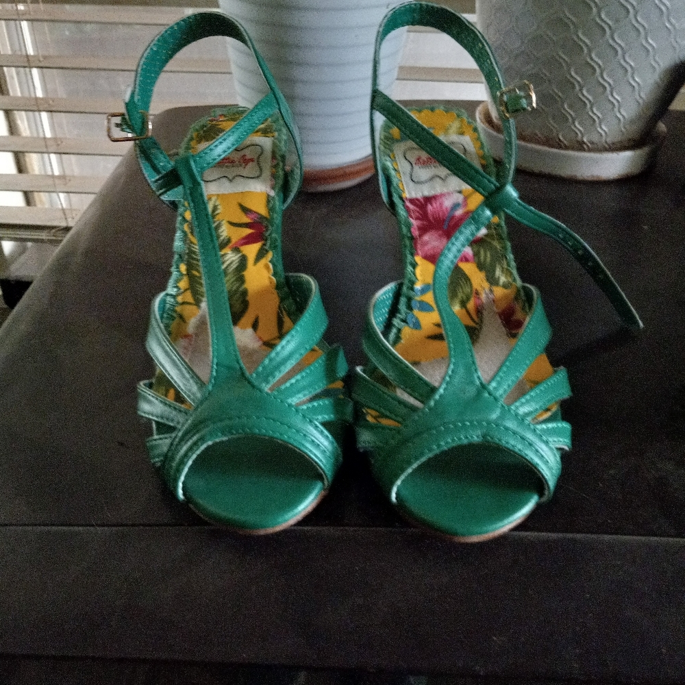 Bettie Page kitten heels